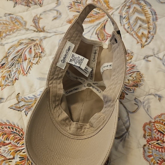 Calvin Klein Light Beige Embroidered Logo Baseball Cap - Picture 2 of 9
